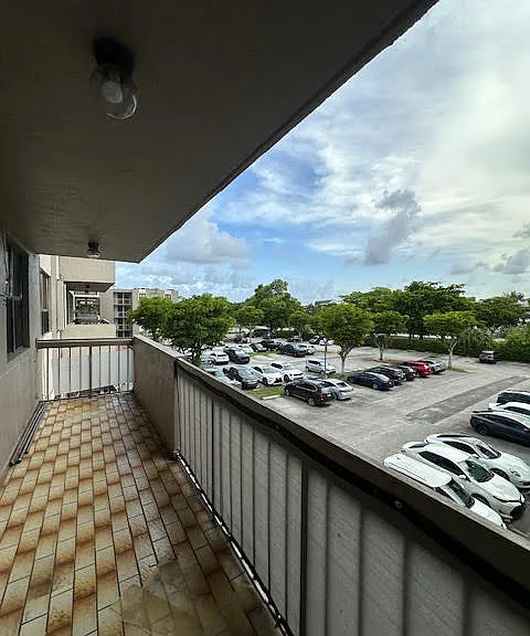 1101 SW 122nd Ave #308 — Photo 1