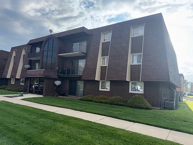 1st image of 383 Stoney Island Ave APT 102