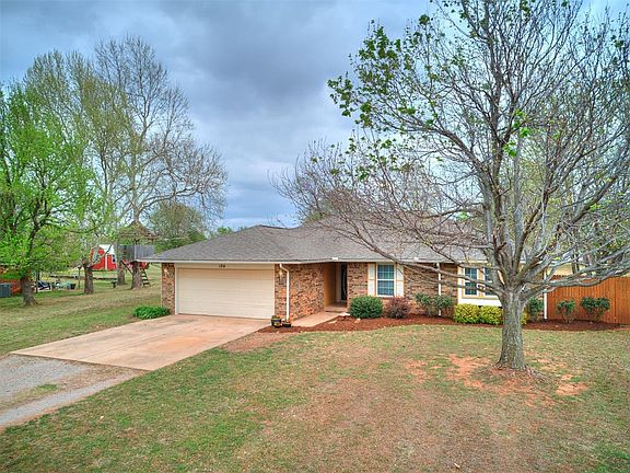 2nd image of 106 Oakwood Dr