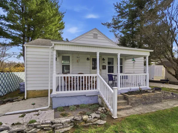 1042 Stewart St, Newark, OH 43055