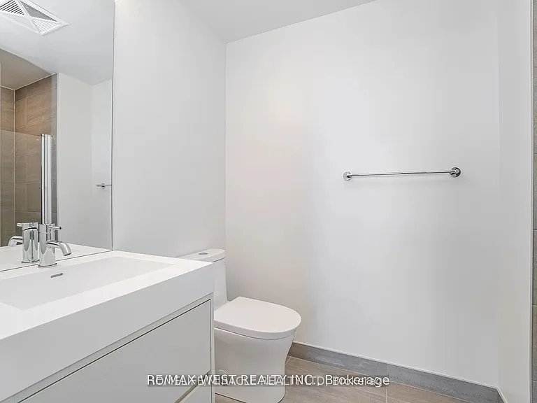9 Tecumseth St #401 — Photo 23