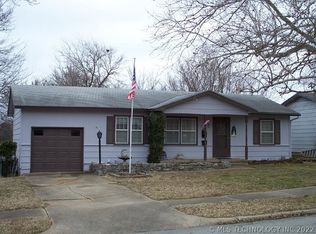 111 W 34th Pl, Sand Springs, OK 74063