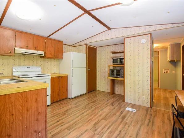 116 Tosh Ln, Goodview, VA 24095