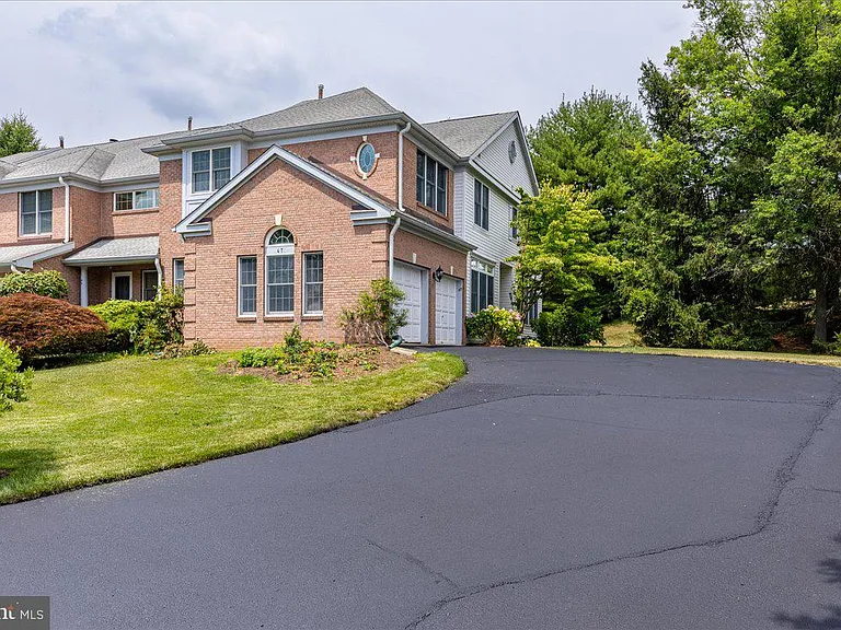47 Wilkinson Way — Photo 2