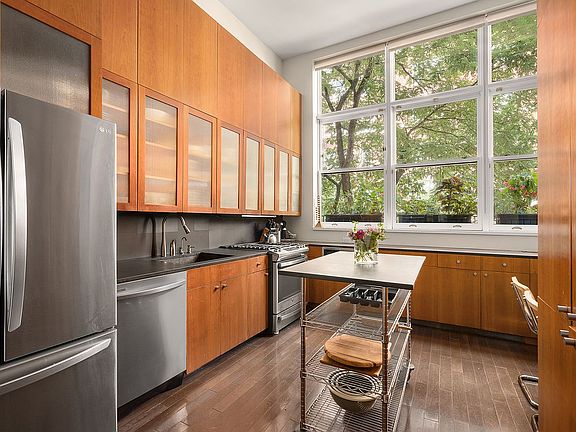 5th image of 164 E 91st St