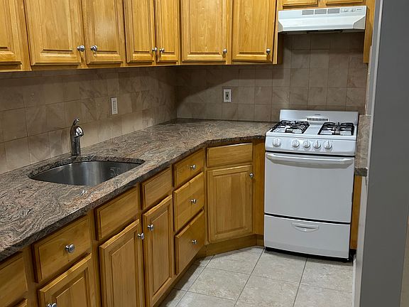 2nd image of 824 E Broadway APT 101