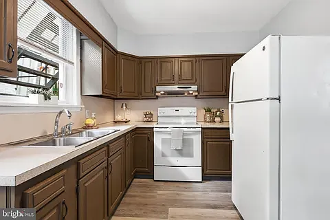529 S Harrison St — Photo 4