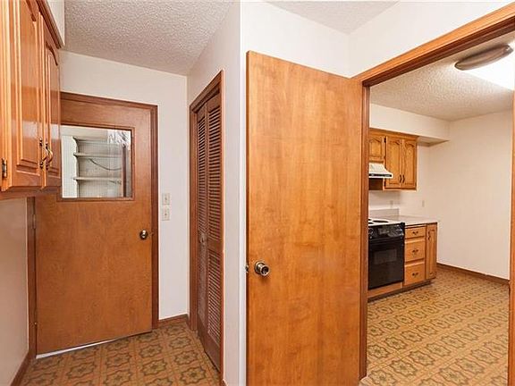 5th image of 10718 Meadowlark Ln