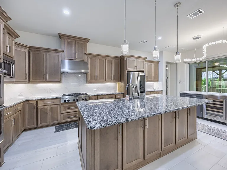 918 Sydney Ln — Photo 38