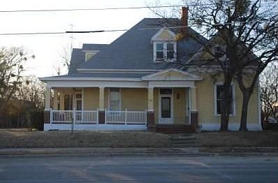 1st image of 222 S Waco St