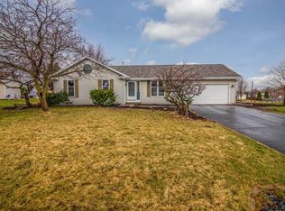 925 Crestview Dr, Watertown, WI 53094