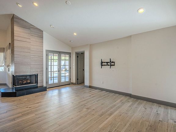 5th image of 10986 E Altadena Ave