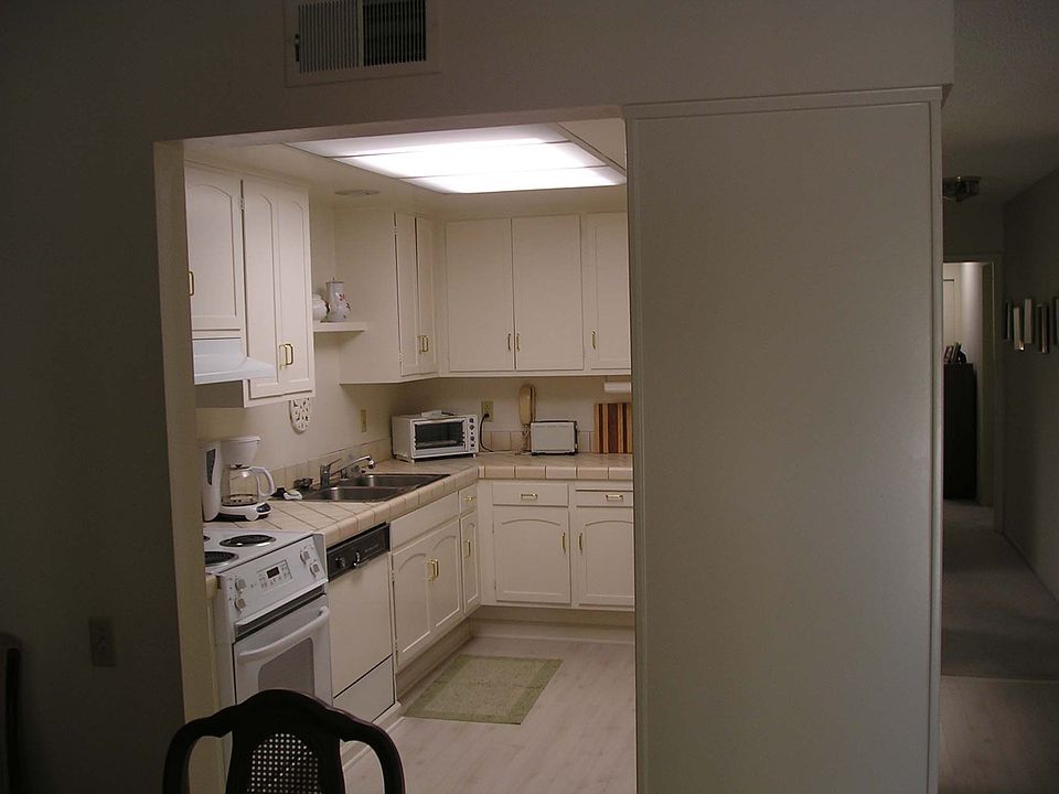 2nd image of 2000 Pine Knoll Dr Unit 3