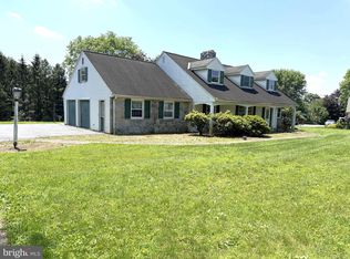 155 3rd St, Akron, PA 17501