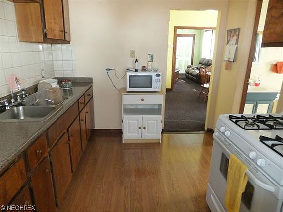 5th image of 3574 W 44th St