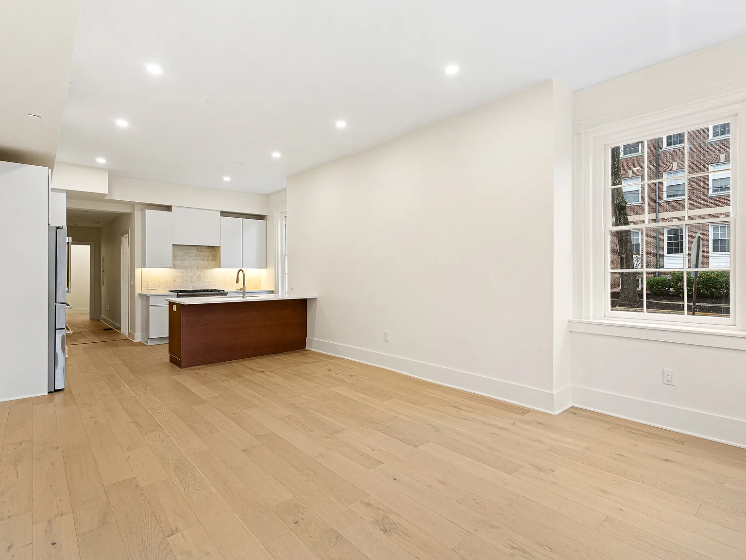 3 bed, 2000 sqft, $5,825 — Photo 4