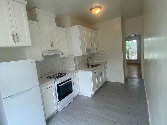 2nd image of 842 N Formosa Ave #844