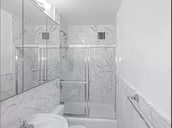 426 East 81st Street image 4 of 4