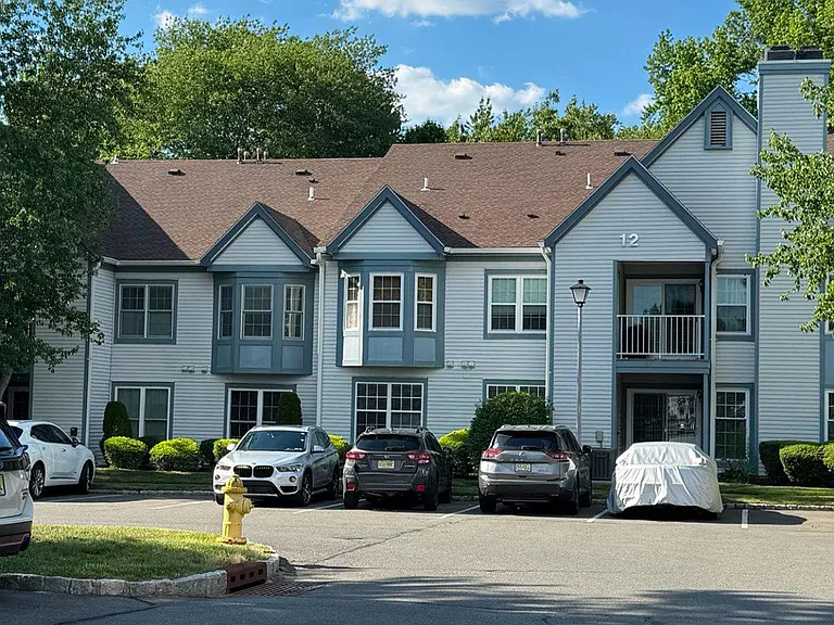 121 Andover Pl — Photo 3
