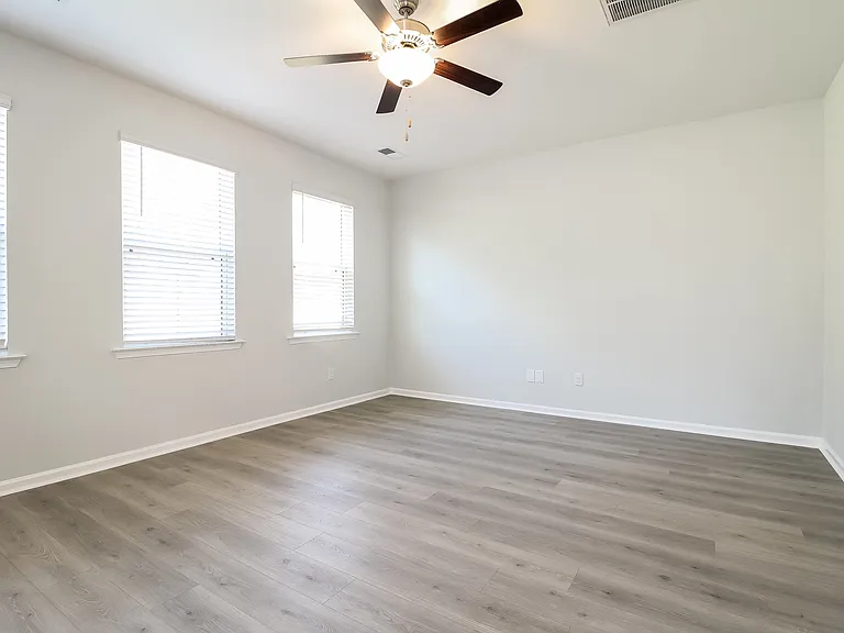 313 Woodgate Way — Photo 2