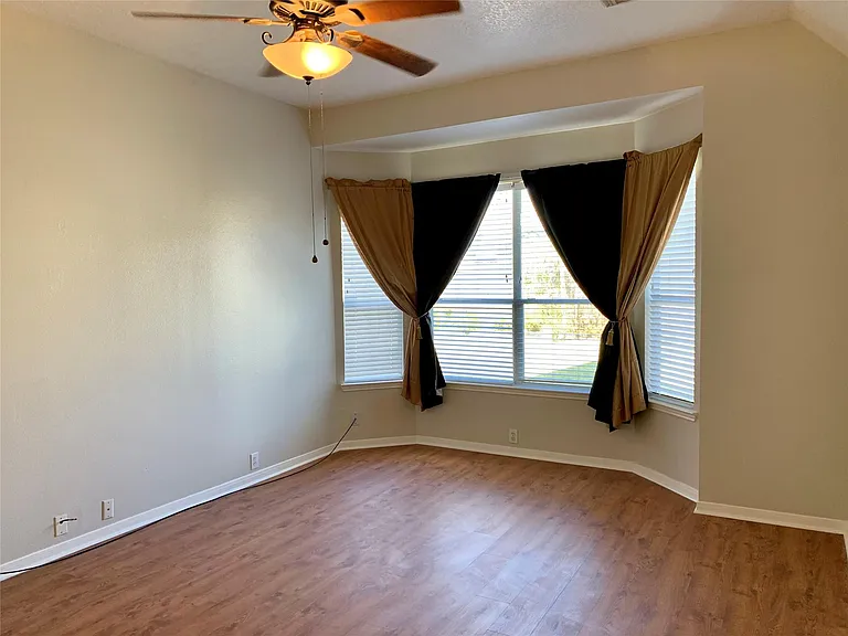 11218 Timbertree Ln — Photo 16