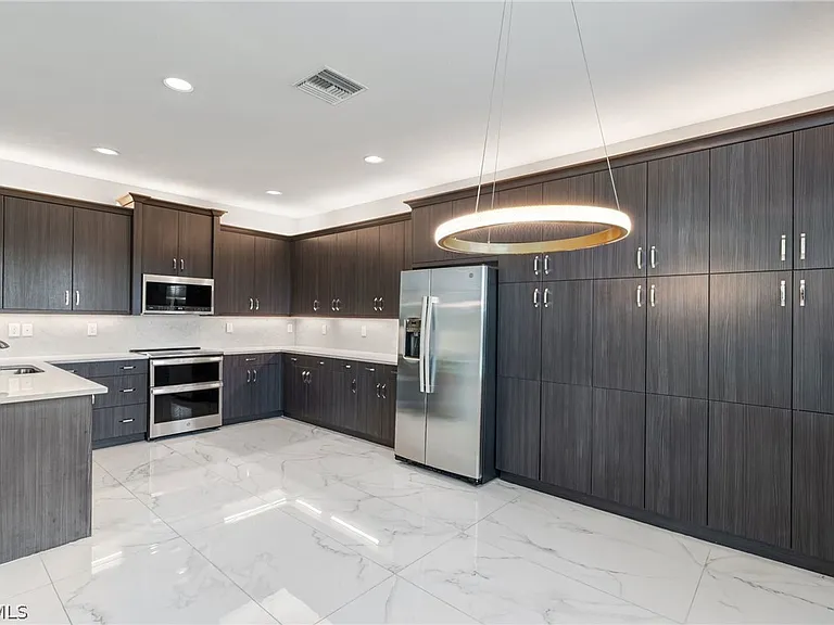 11604 Meadowrun Cir — Photo 14