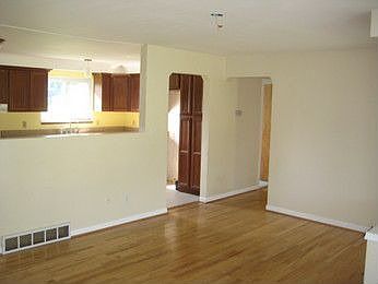 3rd image of 2821 Huntington Park Dr