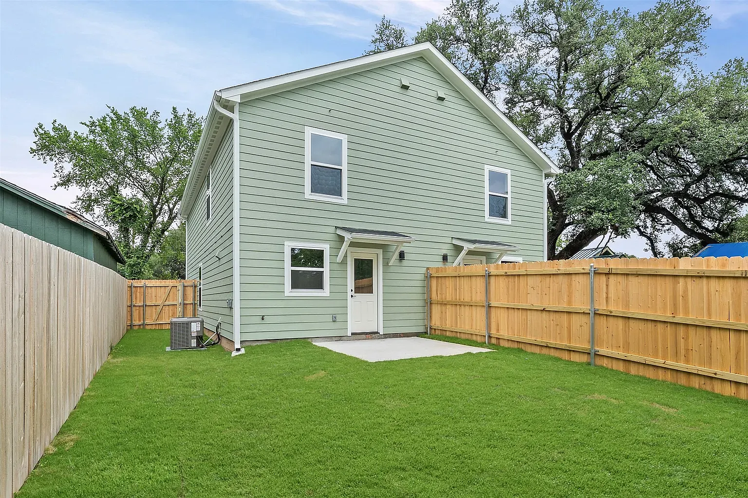 3 bed, 2.5 bath, 1355 sqft, $1,800 — Photo 4
