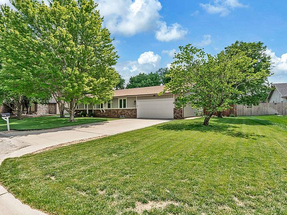 3rd image of 2213 N Bromfield Cir