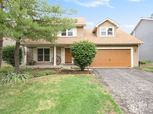 2281 Salisbury Dr, Naperville, IL 60565