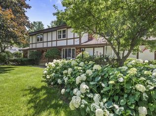 N76W14597 N Point Dr, Menomonee Falls, WI 53051