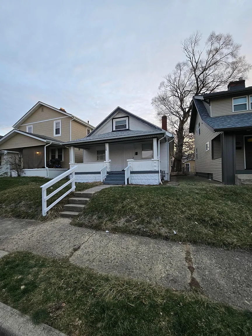 1130 Lexington Ave photo 1