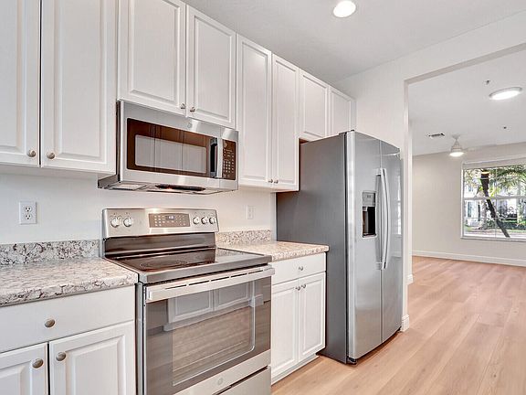 3rd image of 4313 Parkside Dr