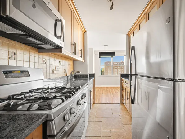 555 Kappock Street image 15 of 23