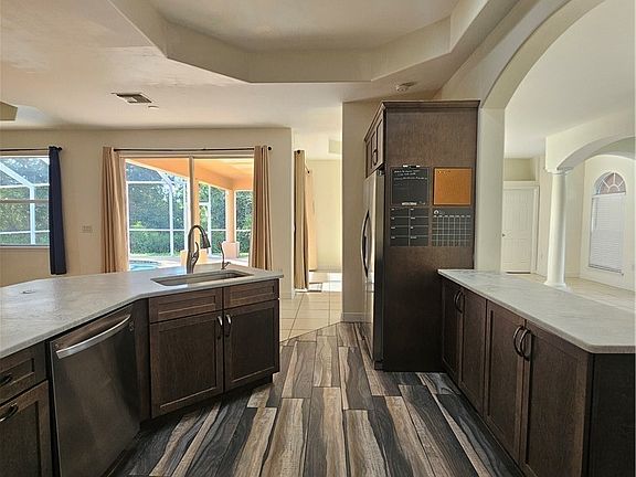 5th image of 809 Lincoln Ave