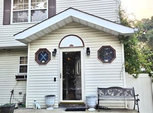 263 N 3rd Ave, Bay Shore, NY 11706