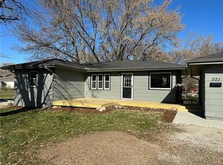 521 W Hutchings St, Winterset, IA 50273