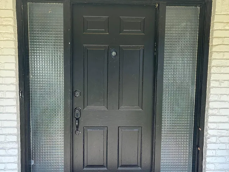 105 Montclair St — Photo 2