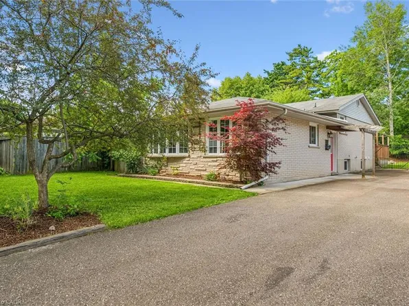 107 Queenston Dr, Kitchener, ON N2B 2V2