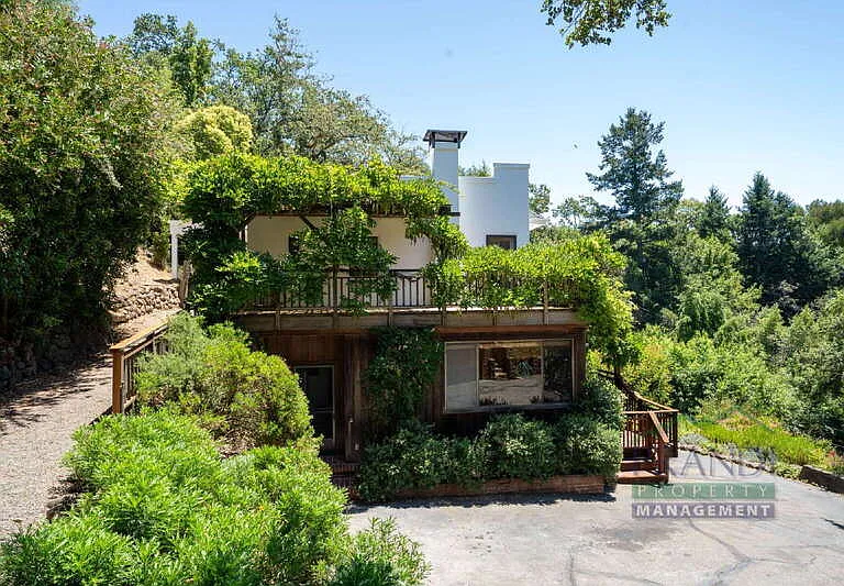 2 Ahrens Ln — Photo 2