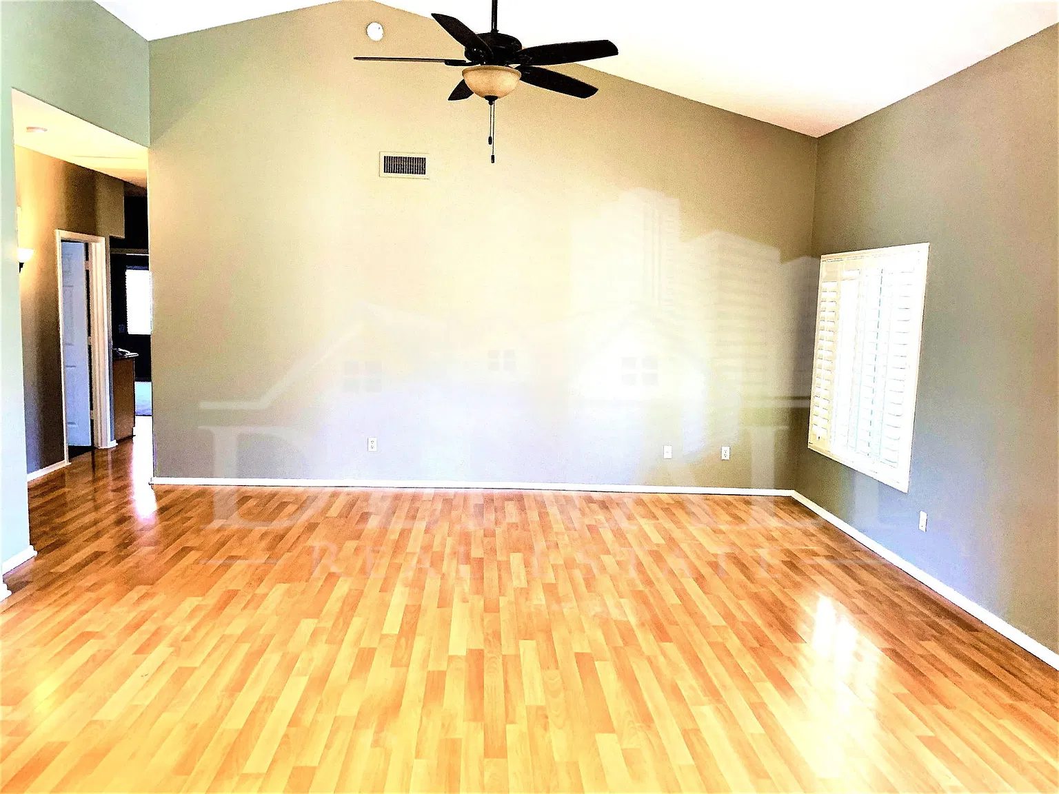4 bed, 2.0 bath, 2163 sqft, $2,595 — Photo 3
