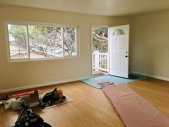 3rd image of 4976 Saratoga Ave