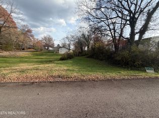 Rogers St, Clinton, TN 37716