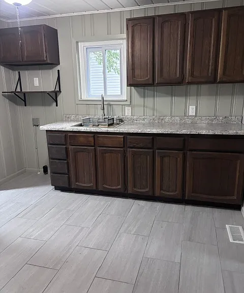 304 Livingston Ave — Photo 1