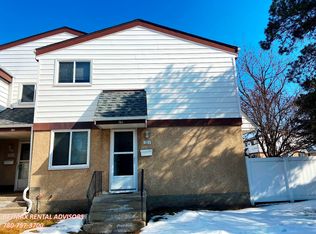 12 Twin Ter NW, Edmonton, AB T6K 1V4