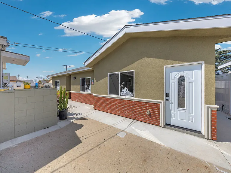 415 N Toland Ave #D — Photo 9