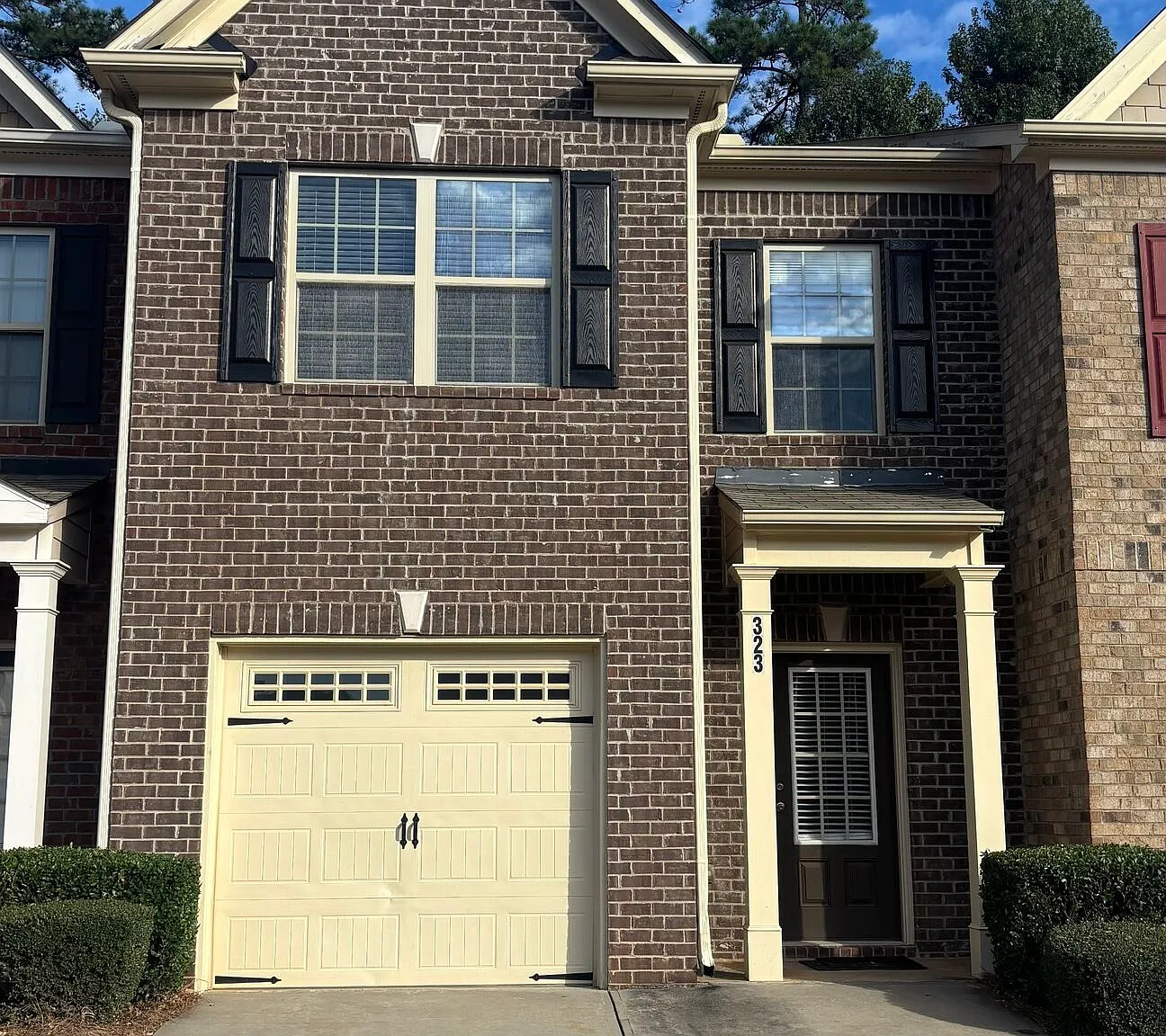 3 bed, 2.5 bath, $2,200 — Photo 1