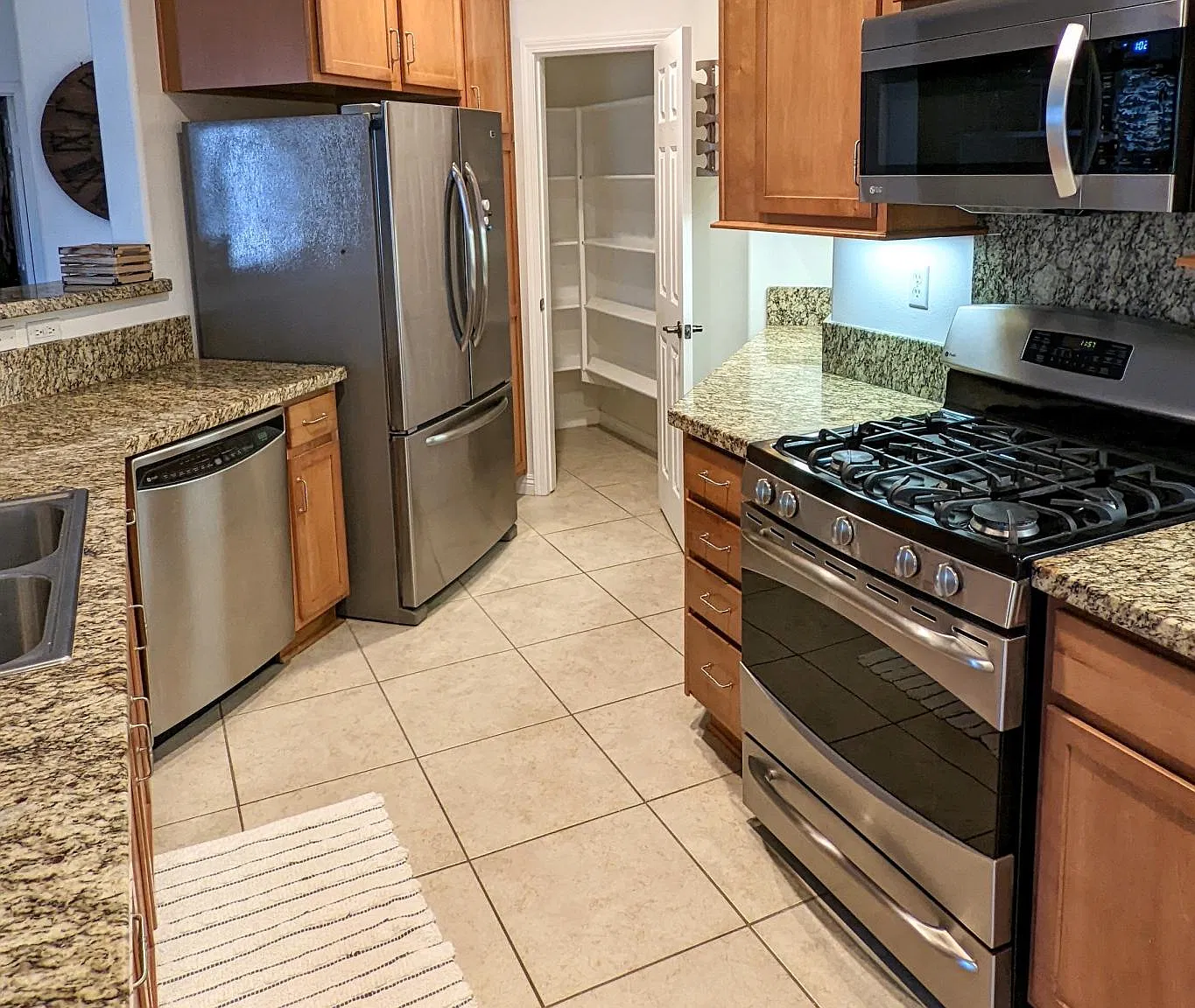 2 bed, 1390 sqft, $3,300 — Photo 2