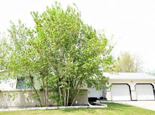 313 10th Ave, Roseau, MN 56751