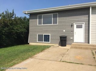 811 Elm Ave, Dickinson, ND 58601